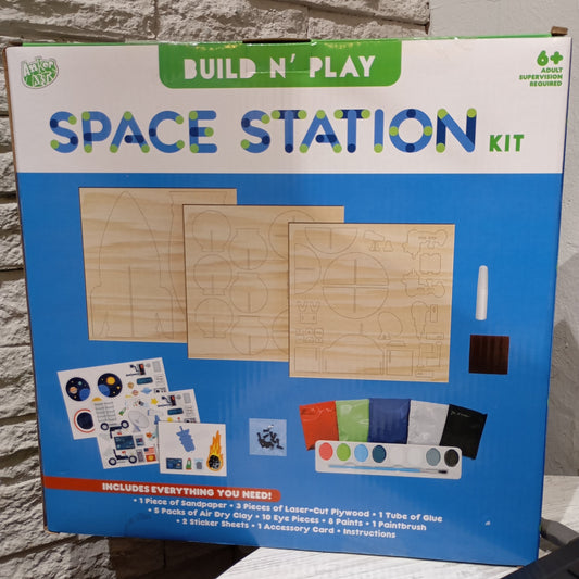 BUIL N PLAY SPACE STATION KIT